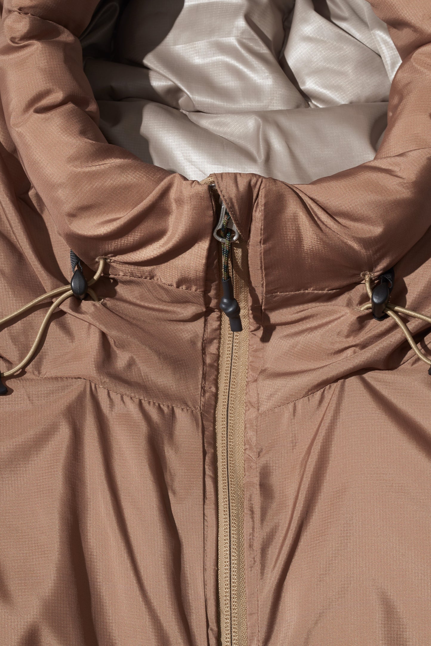 ORGANIZED HOODED PUFF BLOUSON/ PE.ECO RIPSTOP / SORONA DUPONT