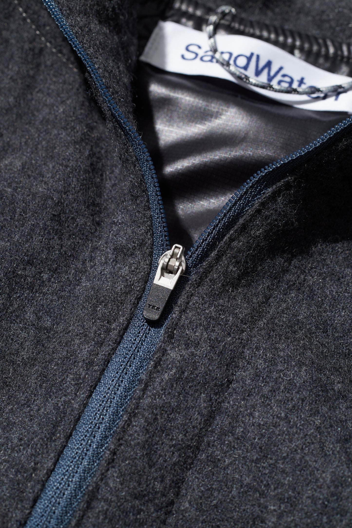 RESEARCHED ANORACK VEST/ ECO WOOL