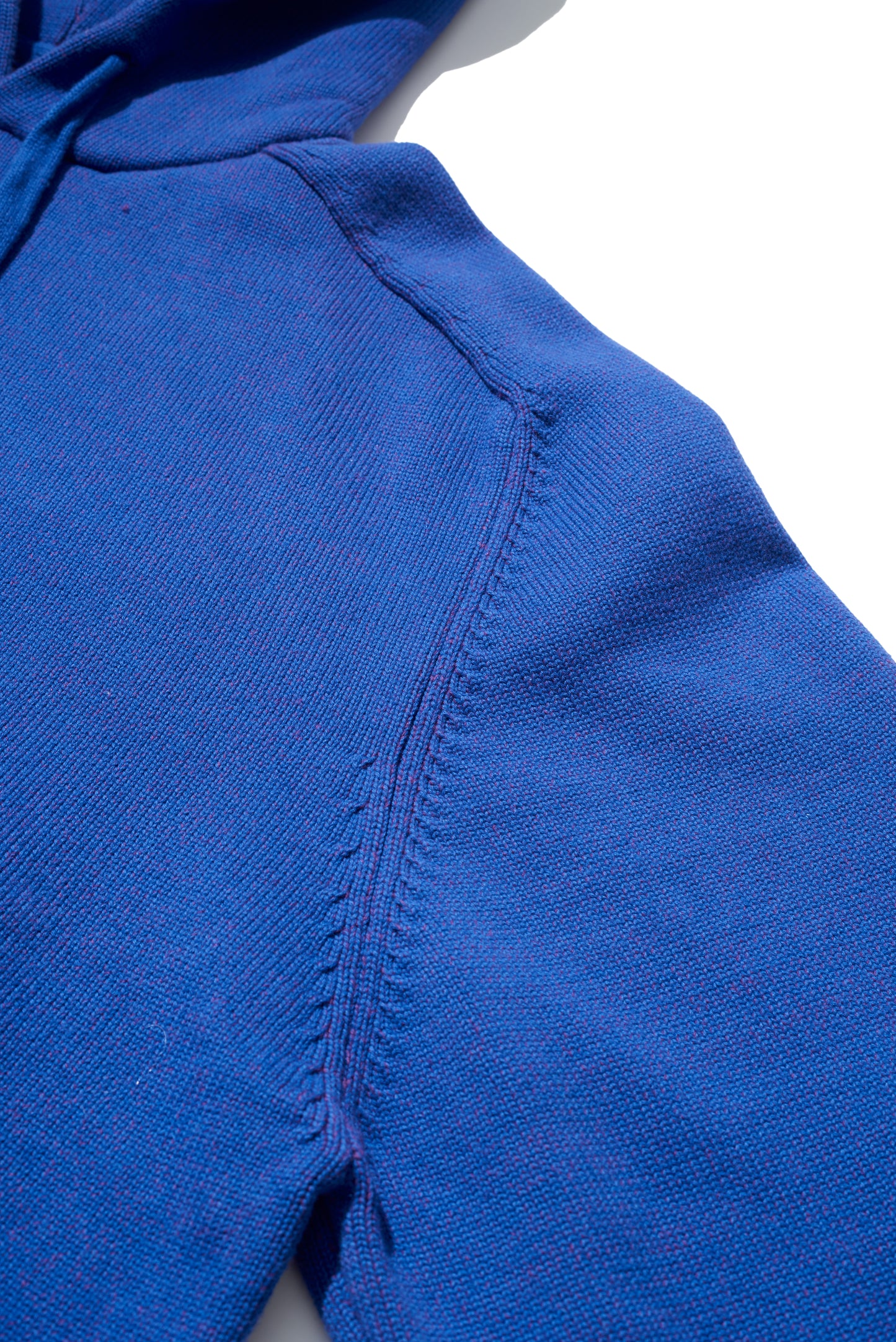 RESEARCHED HOODED SWEATER
/ C.YARN / PLATING STITCH