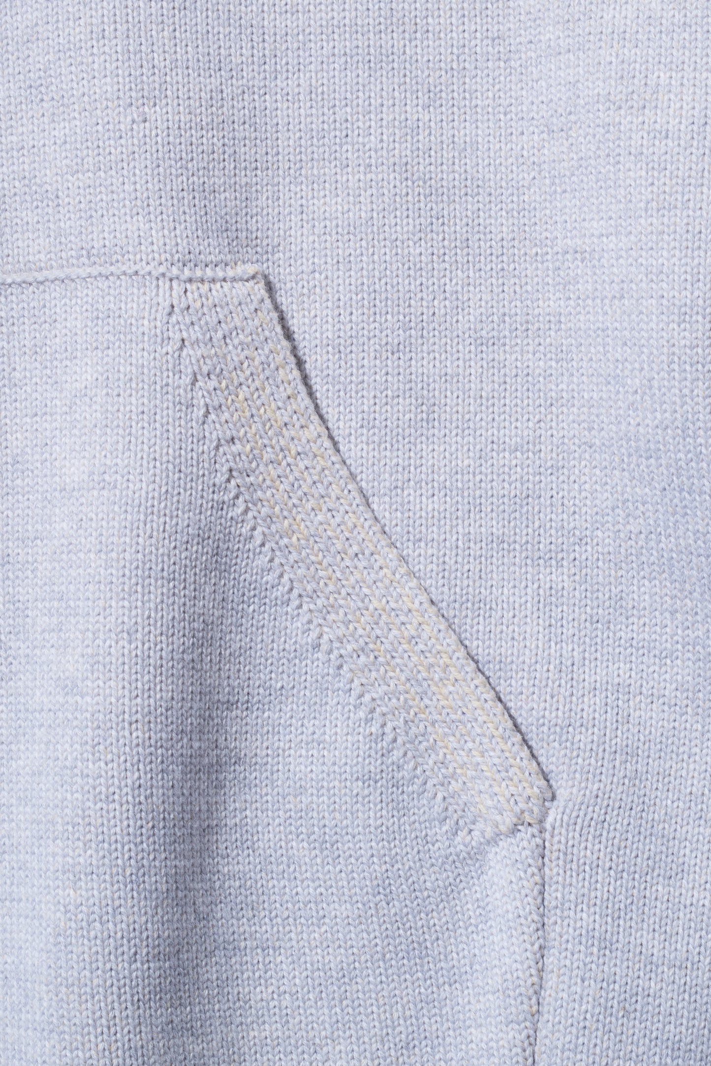 RESEARCHED HOODED SWEATER
/ C.YARN / PLATING STITCH