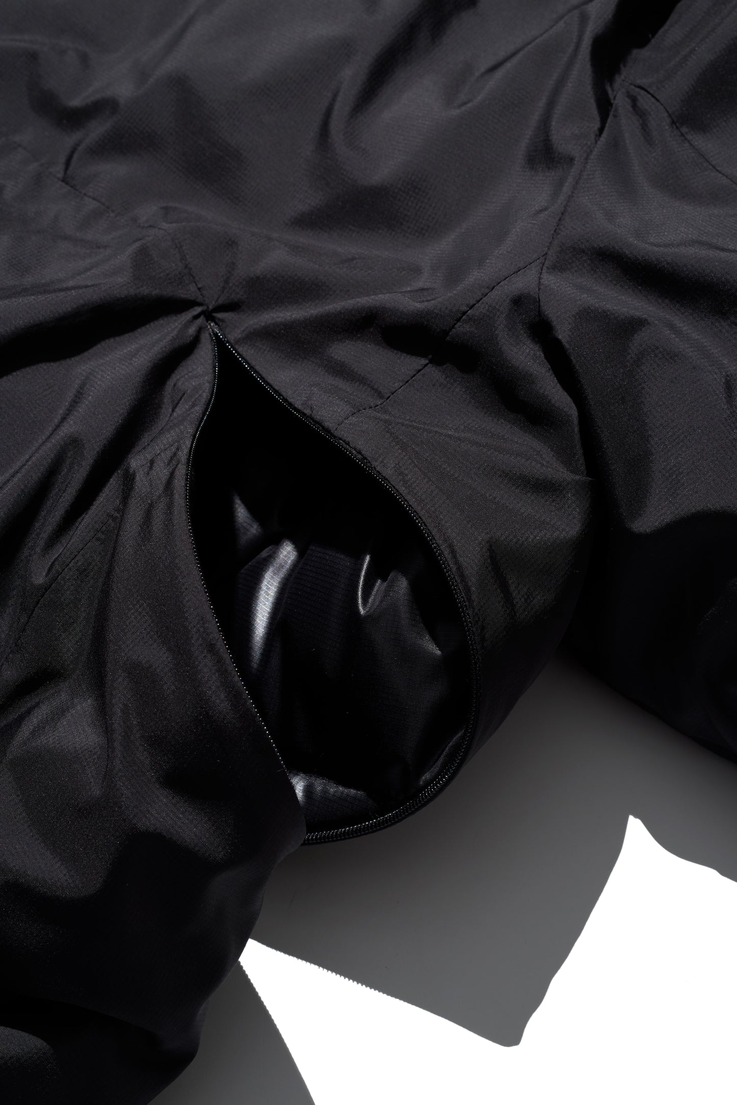 ORGANIZED HOODED PUFF BLOUSON/ PE.ECO RIPSTOP / SORONA DUPONT