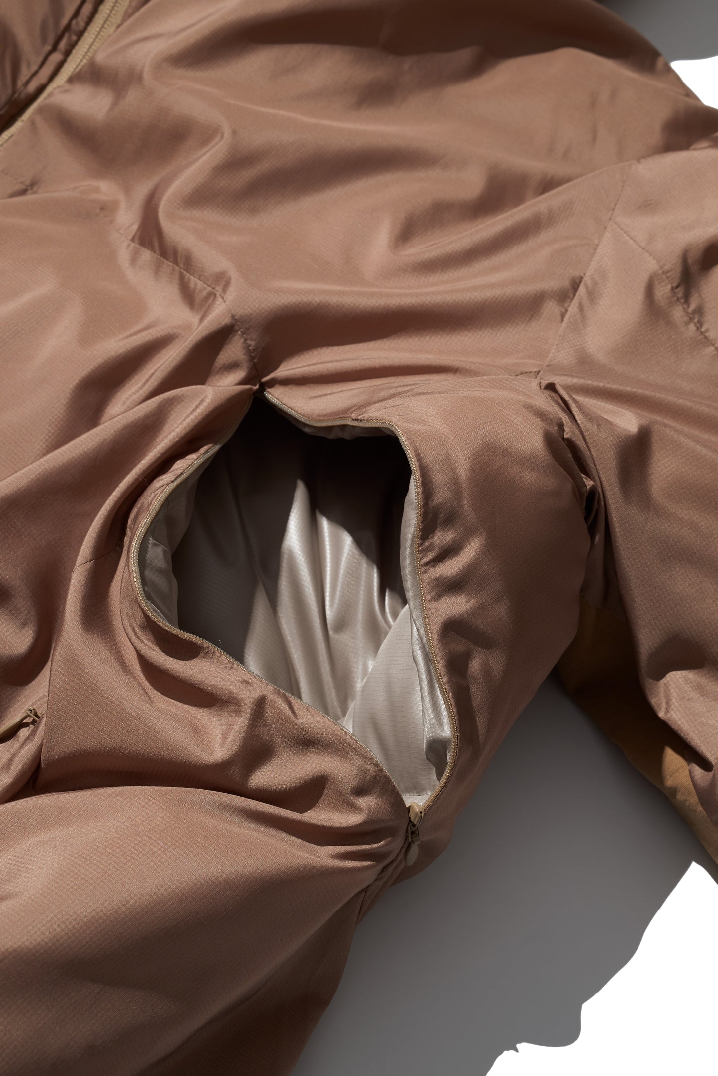 ORGANIZED HOODED PUFF BLOUSON/ PE.ECO RIPSTOP / SORONA DUPONT