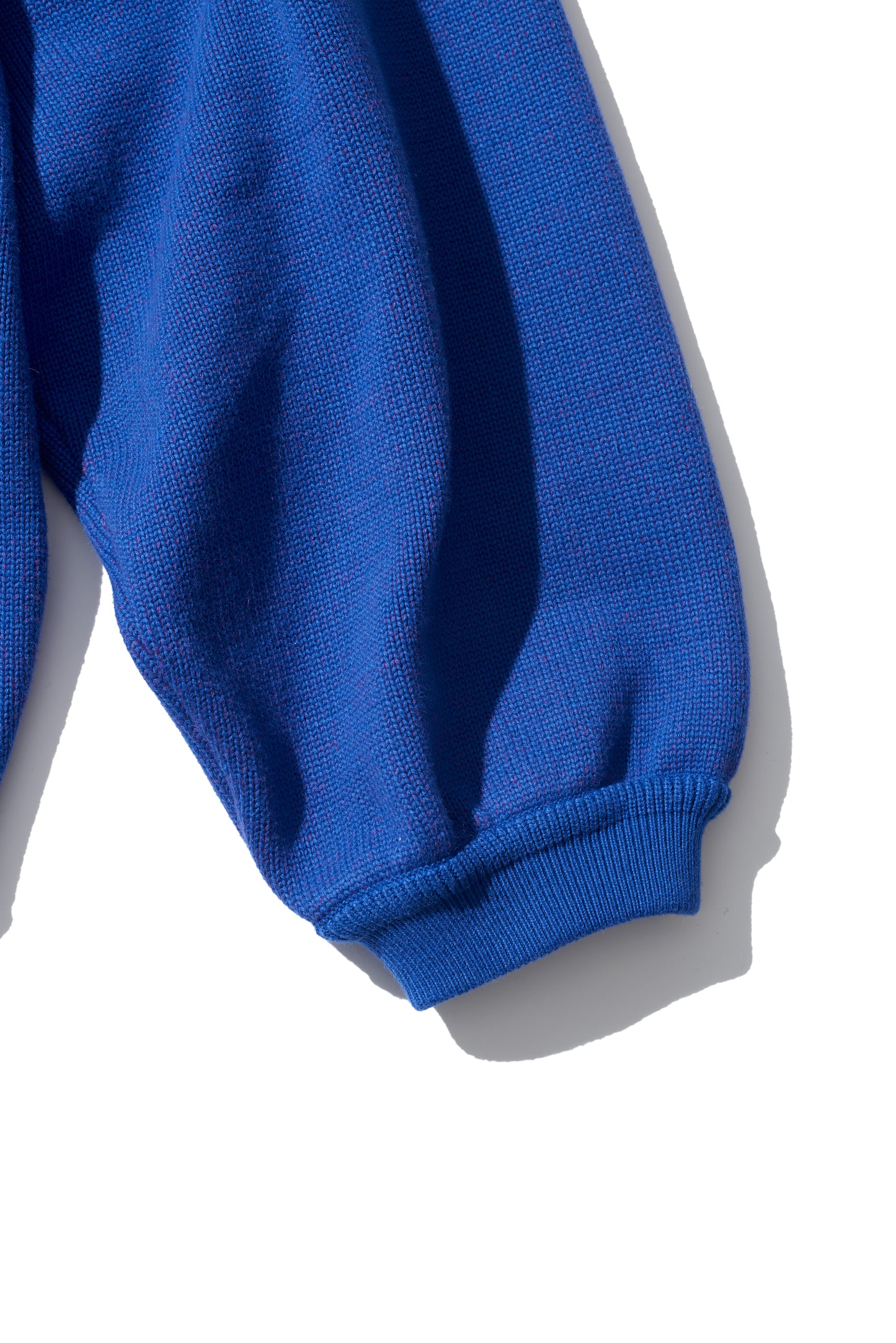 RESEARCHED HOODED SWEATER
/ C.YARN / PLATING STITCH