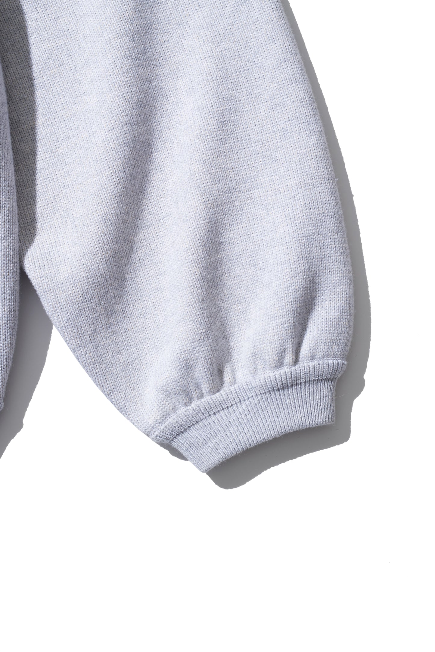RESEARCHED HOODED SWEATER
/ C.YARN / PLATING STITCH