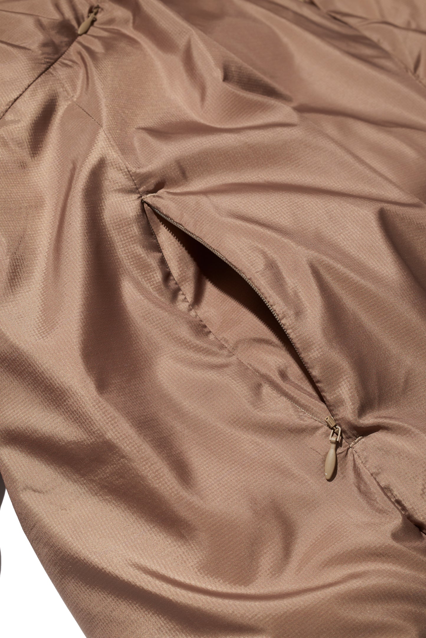 ORGANIZED HOODED PUFF BLOUSON/ PE.ECO RIPSTOP / SORONA DUPONT