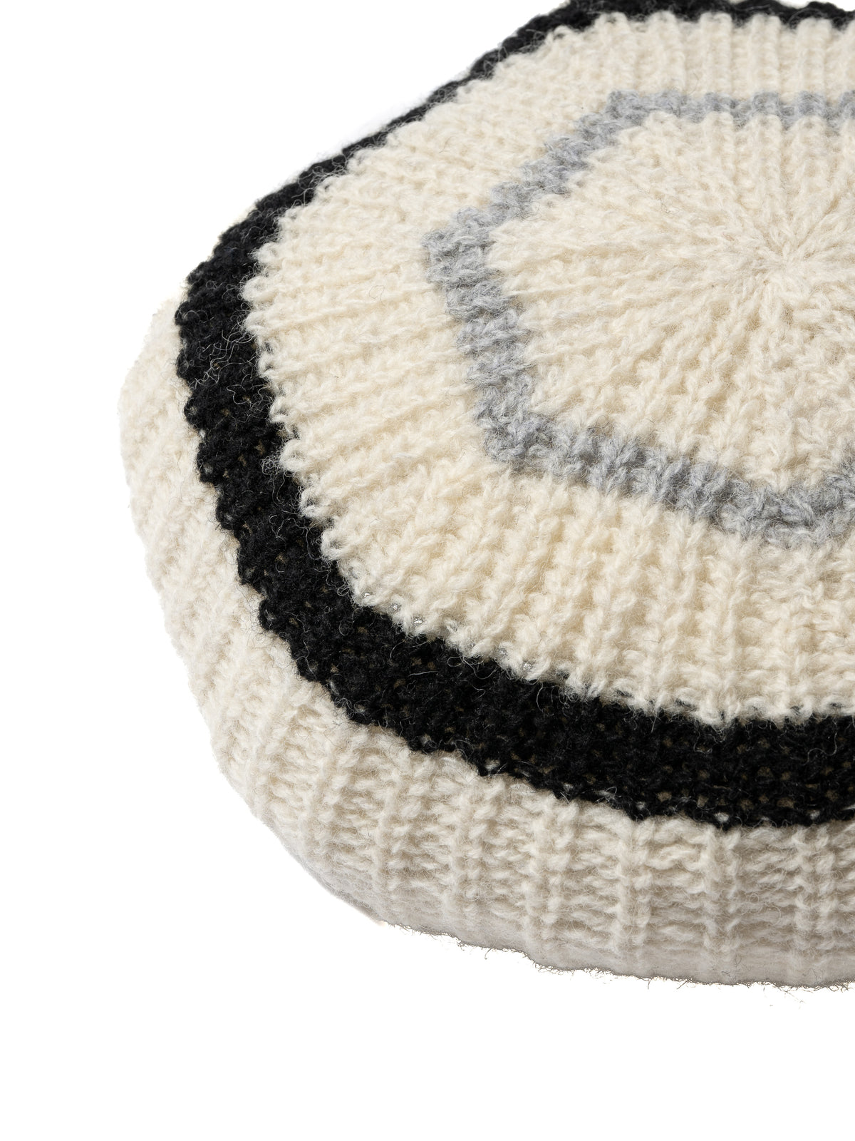 ORGANIZED BEANIE / WOOLEN YARN