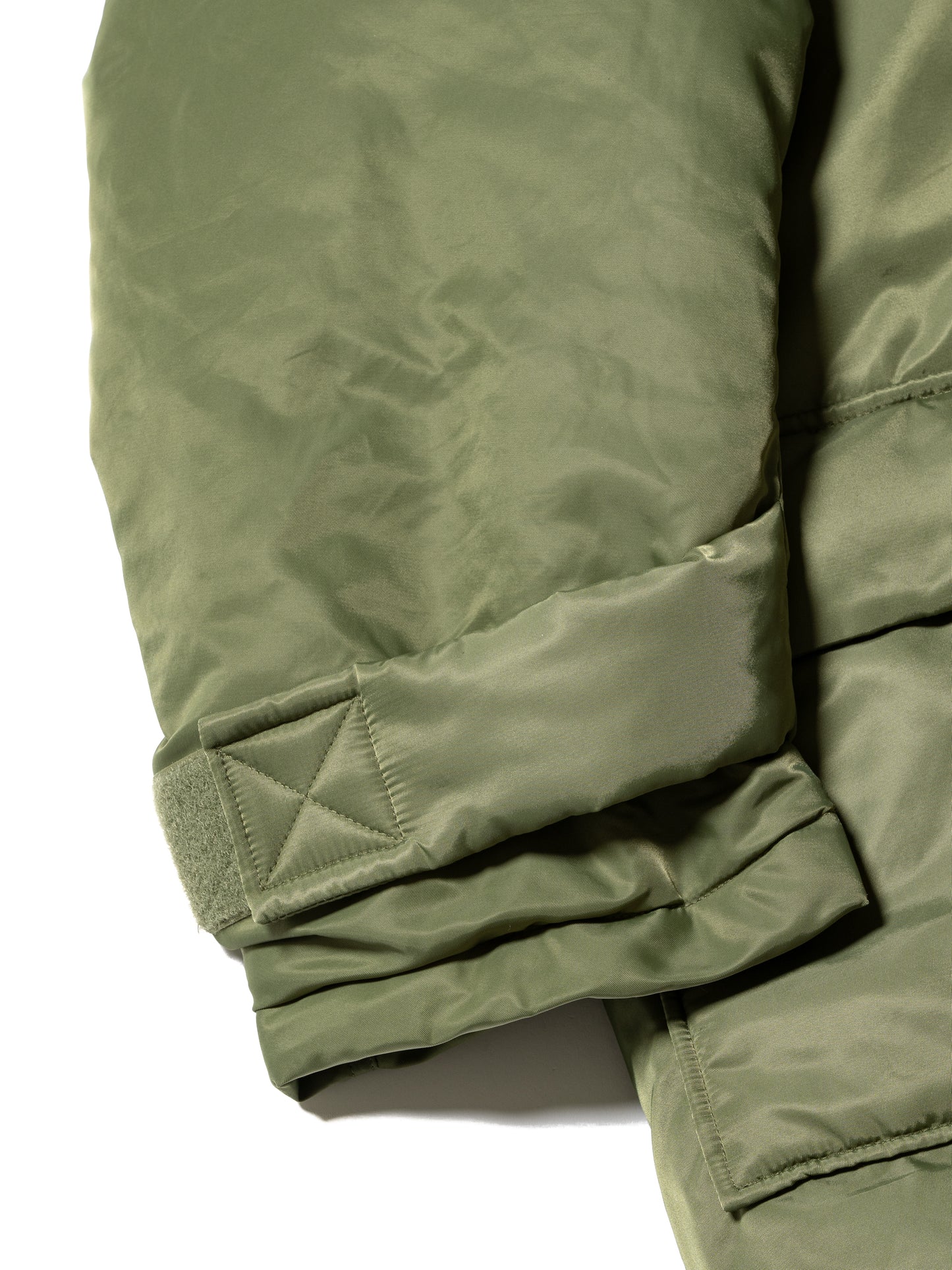 RESEARCHED PADDED COAT / NYLON SATIN