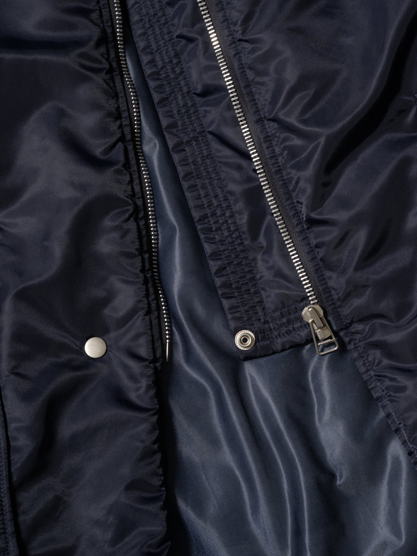 RESEARCHED PADDED COAT / NYLON SATIN