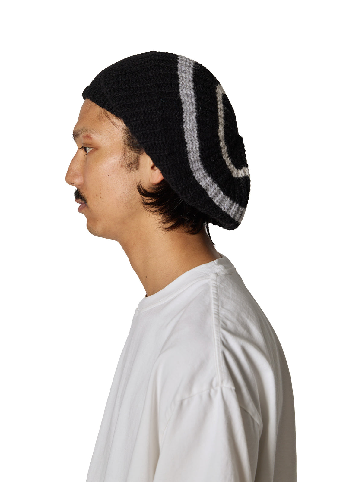 ORGANIZED BEANIE / WOOLEN YARN