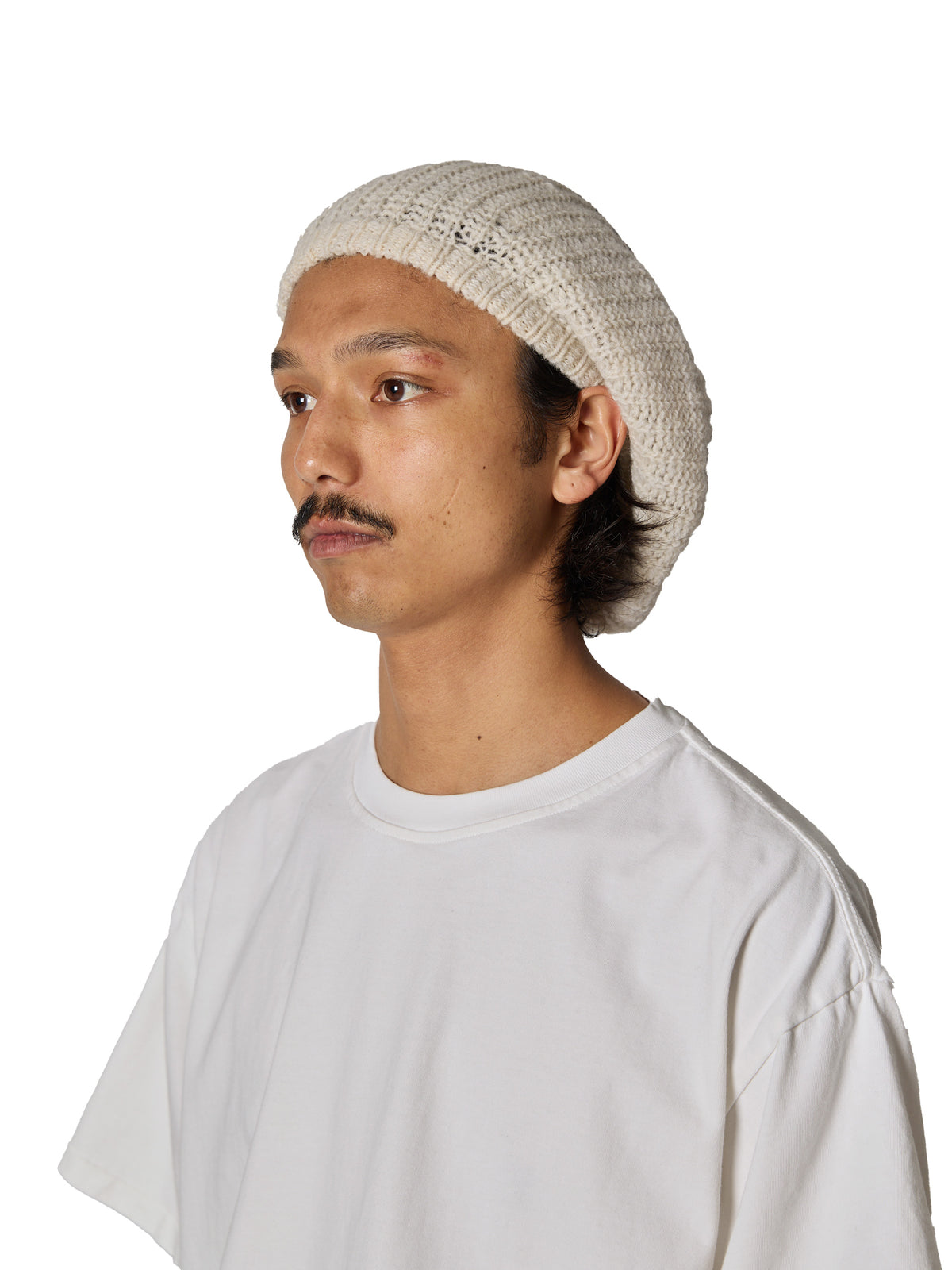 ORGANIZED BEANIE / WOOLEN YARN