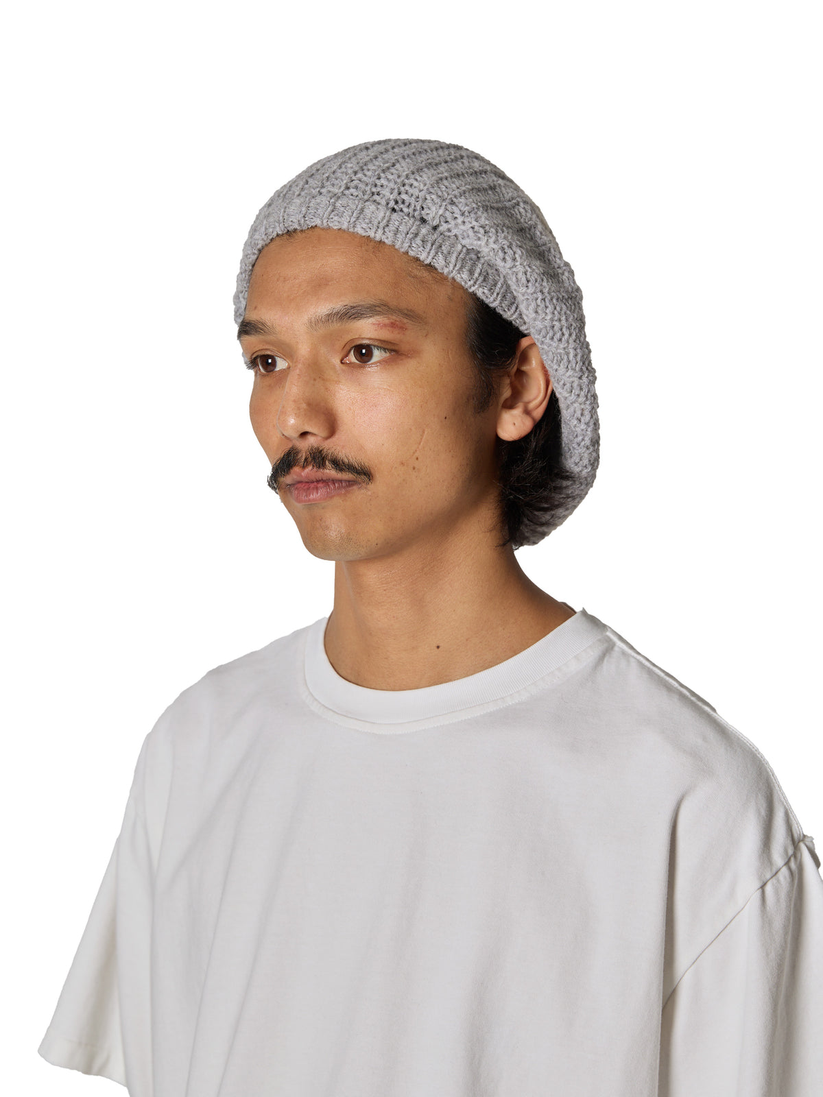 ORGANIZED BEANIE / WOOLEN YARN